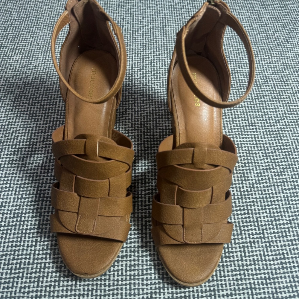 Maurices Womens Cognac Brown Woven Block Heel Sandals Back Zip Size 10M